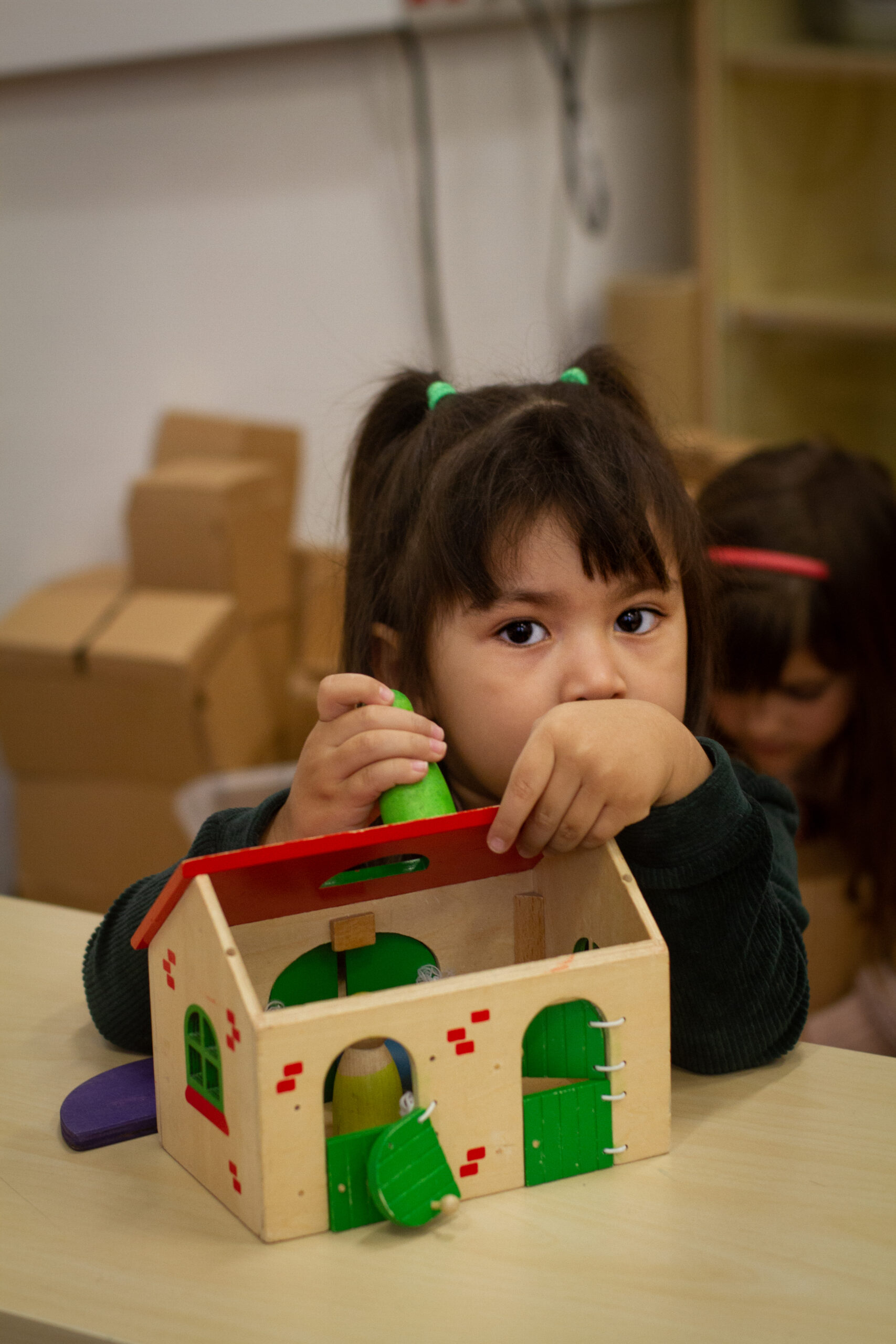 Feliz Multirracial Mixto Familia Hermosa Celebración Recién Nacido Hijo.  Madre Caucásica Pelirroja Mirando a Su Hijo Afro Foto de archivo - Imagen  de hija, birracial: 219272190, image size:1707x2560